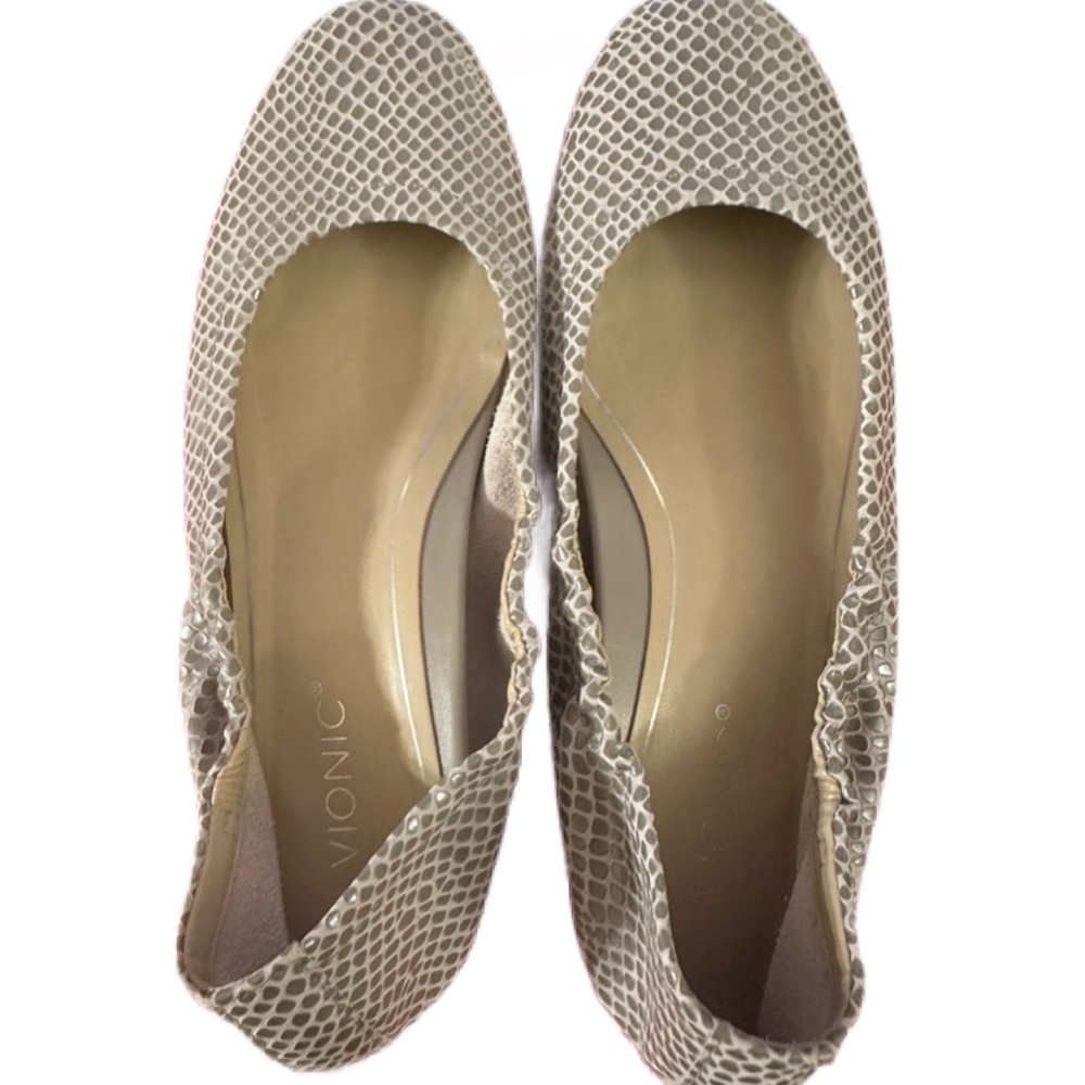 Vionic Flats Snake Print Size 7.5